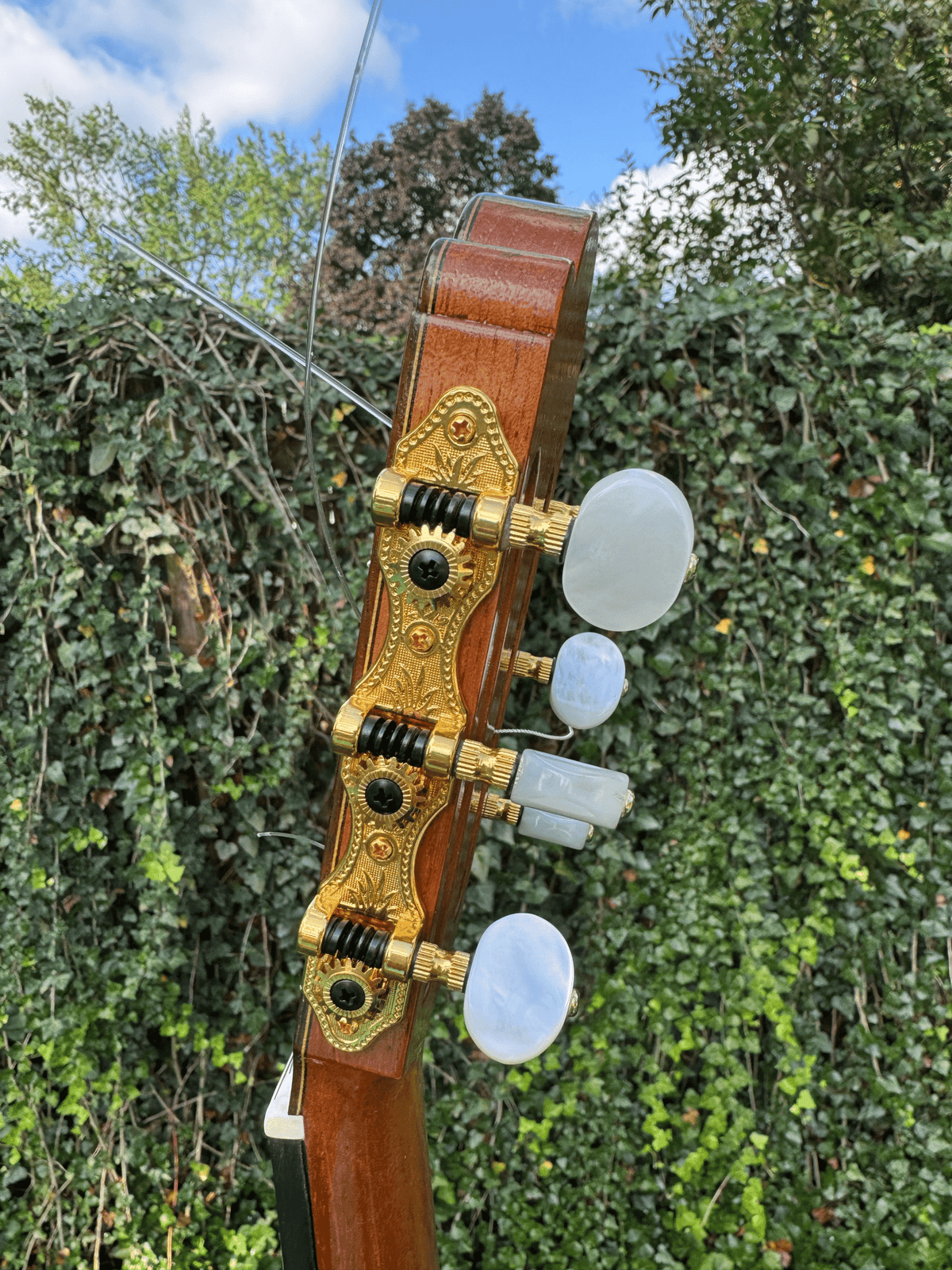 Rumi Guitars Torres Papel FE14 Replica – Handmade 1862 Papier-Mâché Classical Guitar